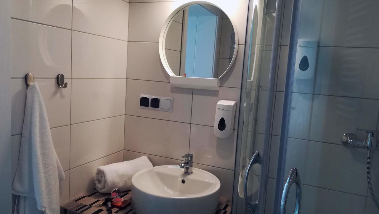 Hotel Inner City Кутно Экстерьер фото